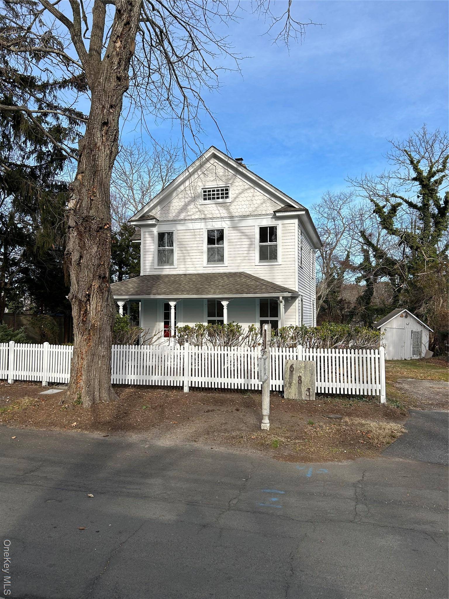 685 Orchard ST, New Suffolk, NY 11956