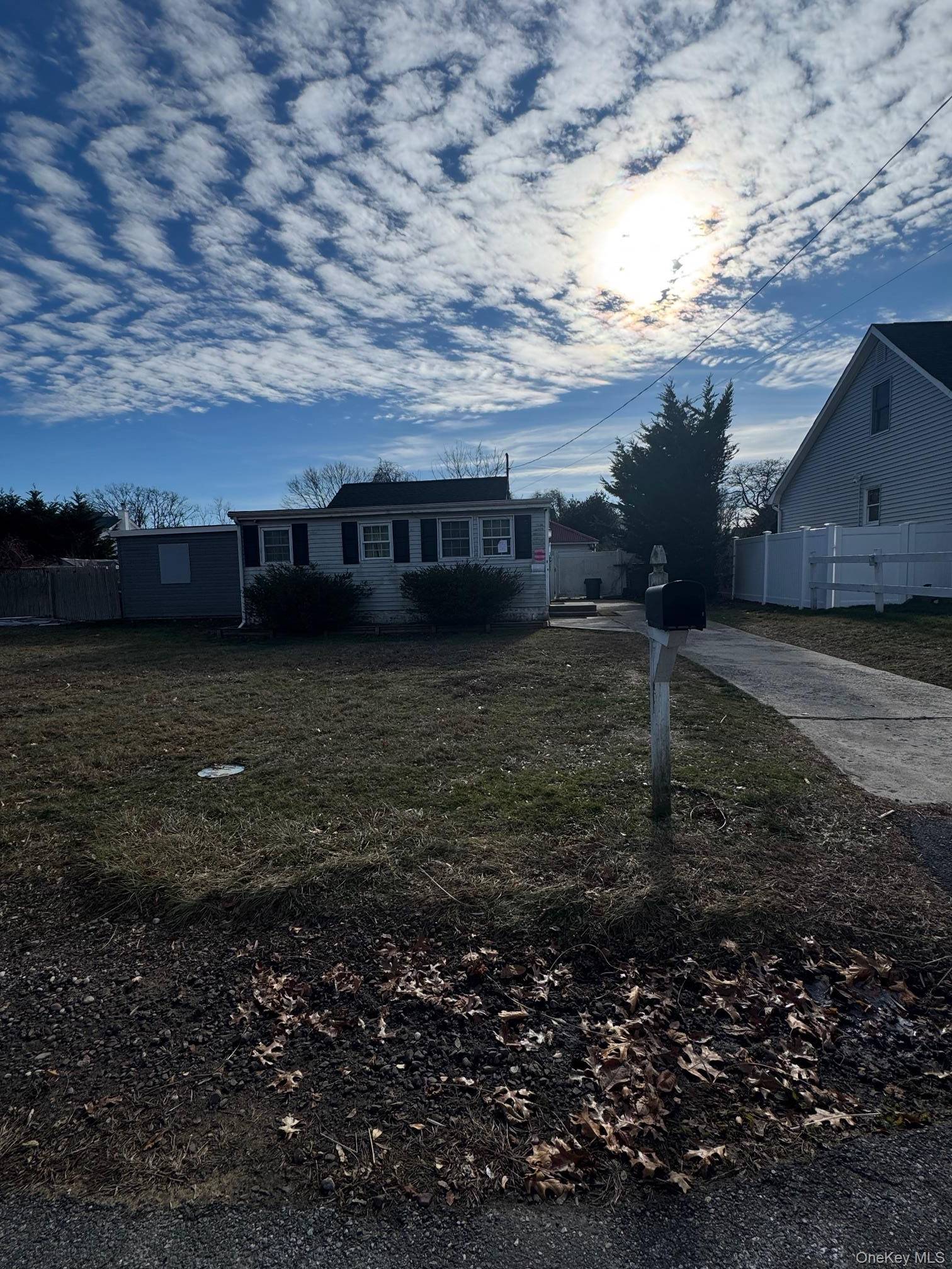 122 Manor DR, Shirley, NY 11967