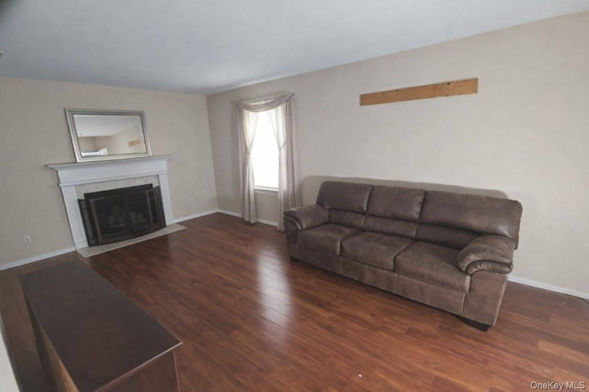 15 Village CV #15, Warwick, NY 10990
