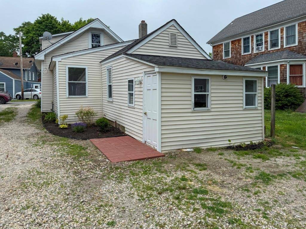 308 East AVE, Riverhead, NY 11901