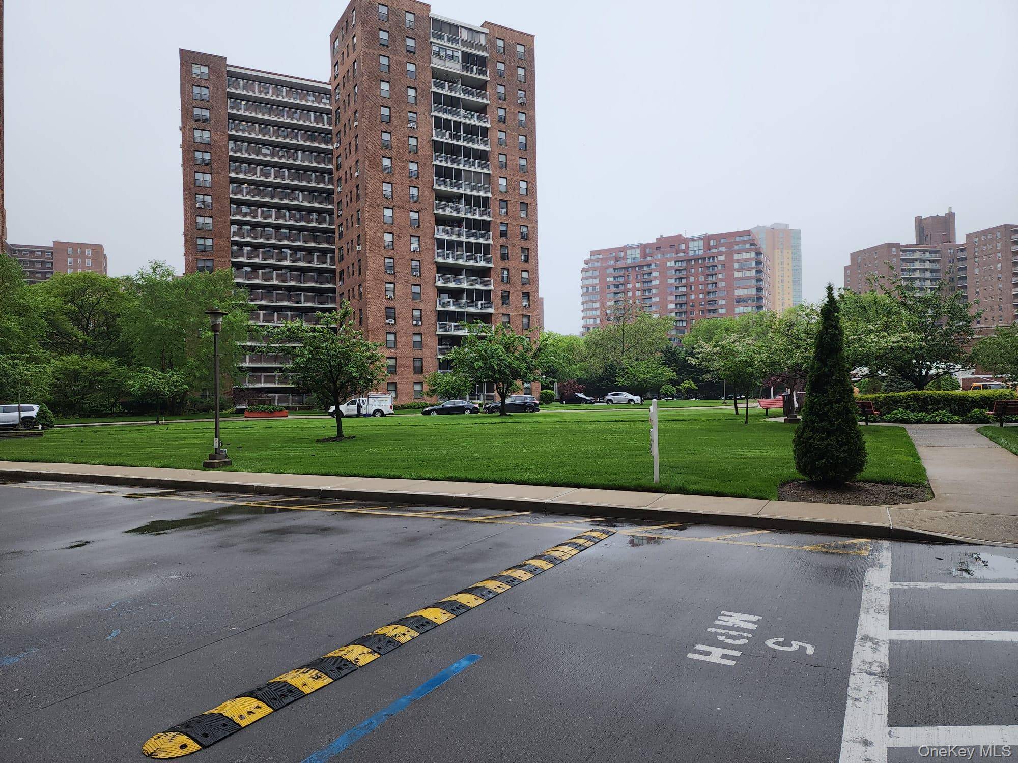 61-35 N 98th ST #St-G, Rego Park, NY 11374
