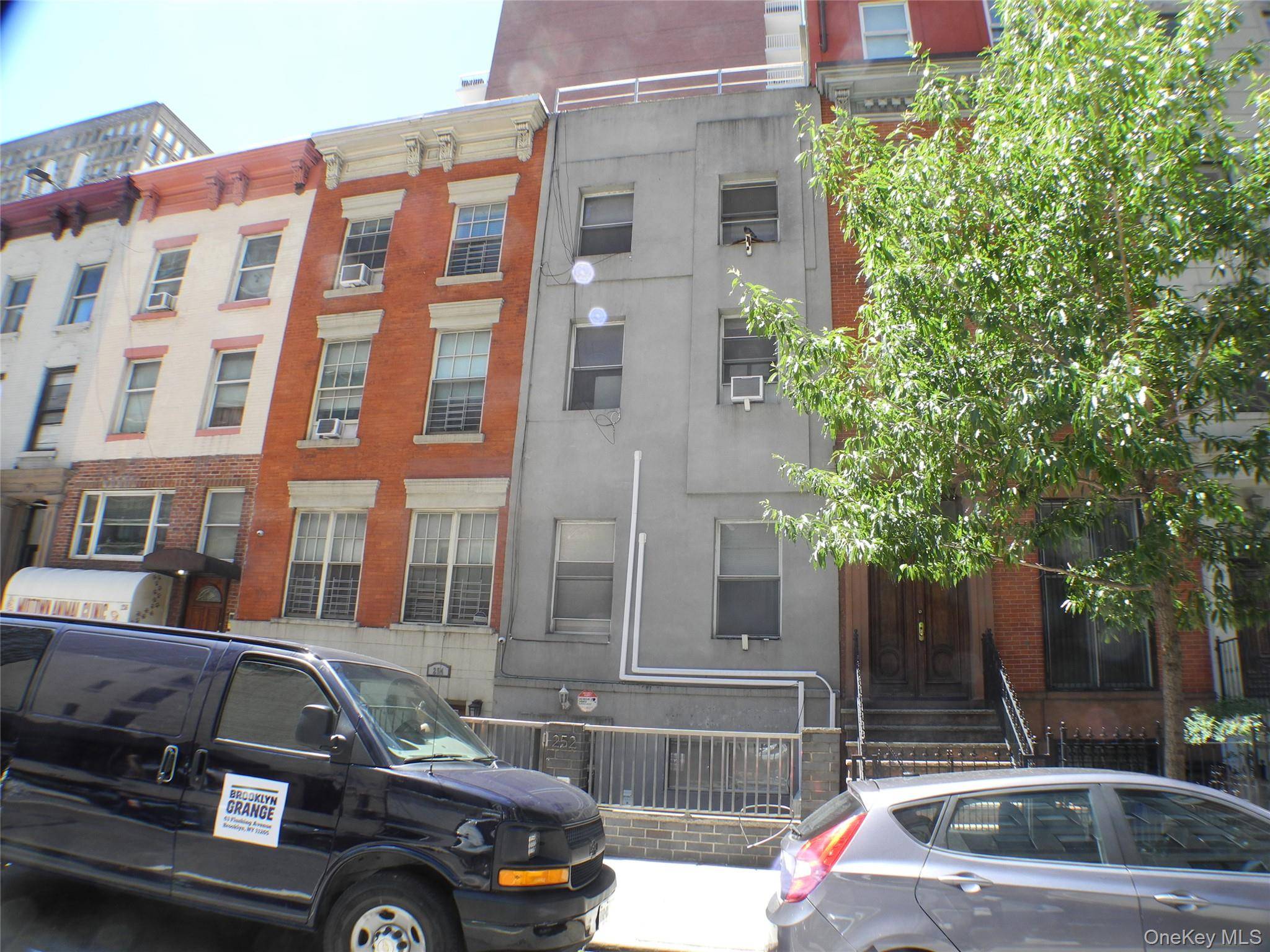 252 E 33 ST, New York (manhattan), NY 10016