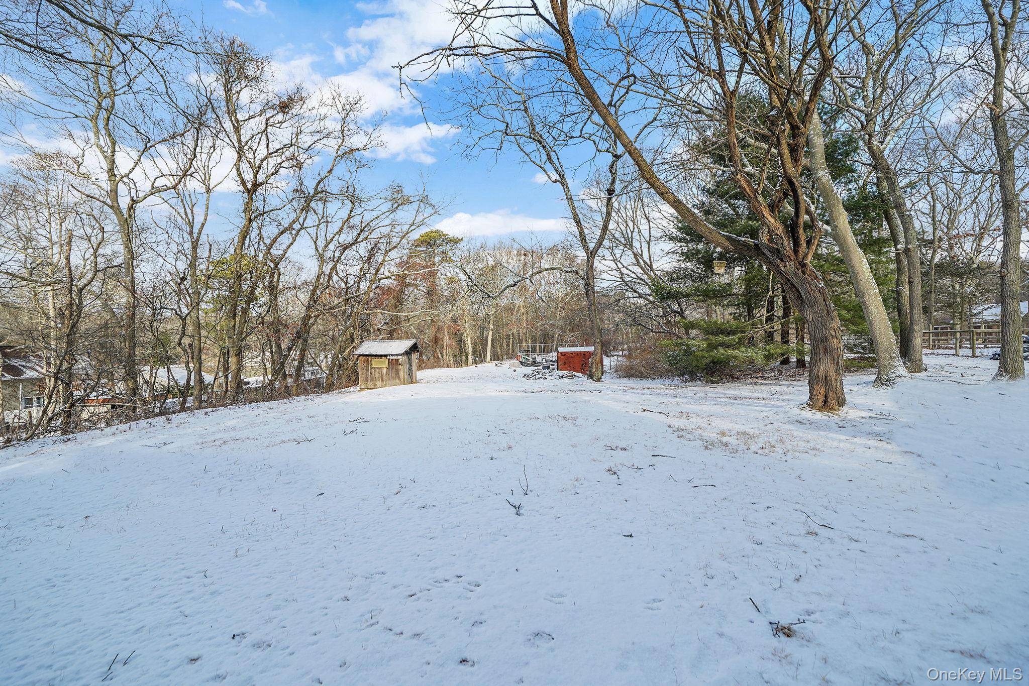 15 Beatrice DR, Shirley, NY 11967