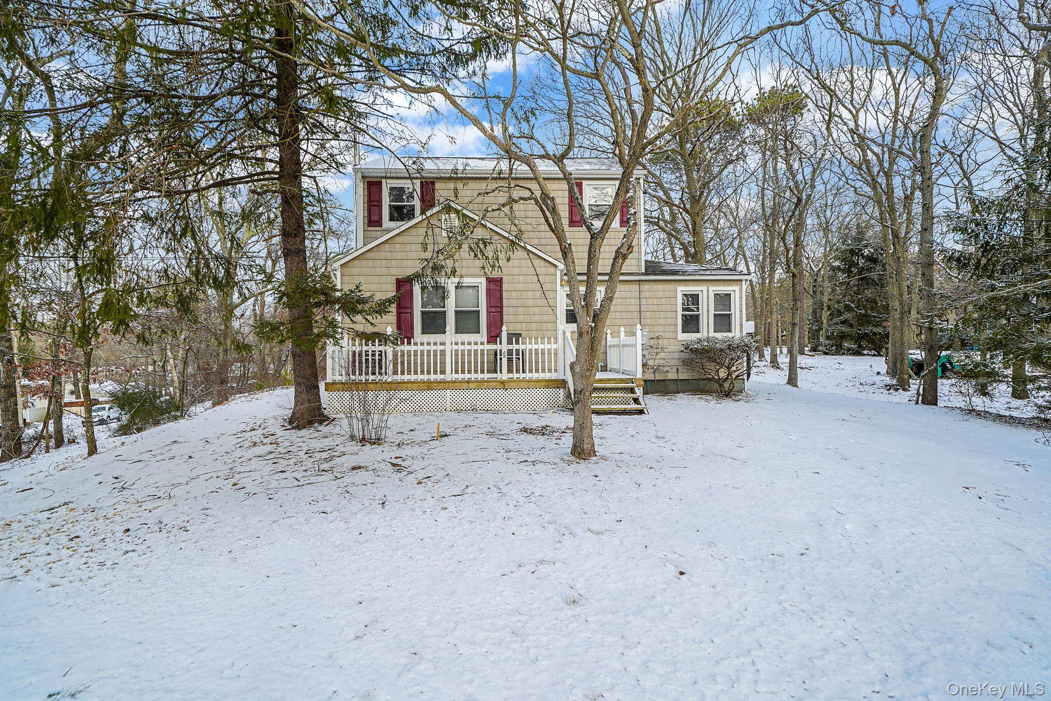 15 Beatrice DR, Shirley, NY 11967