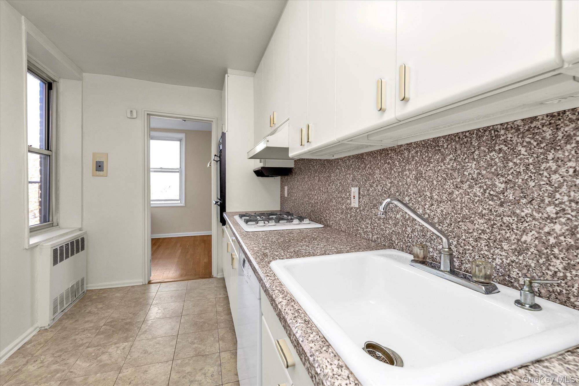 209-80 18 AVE #6D, Bayside, NY 11360