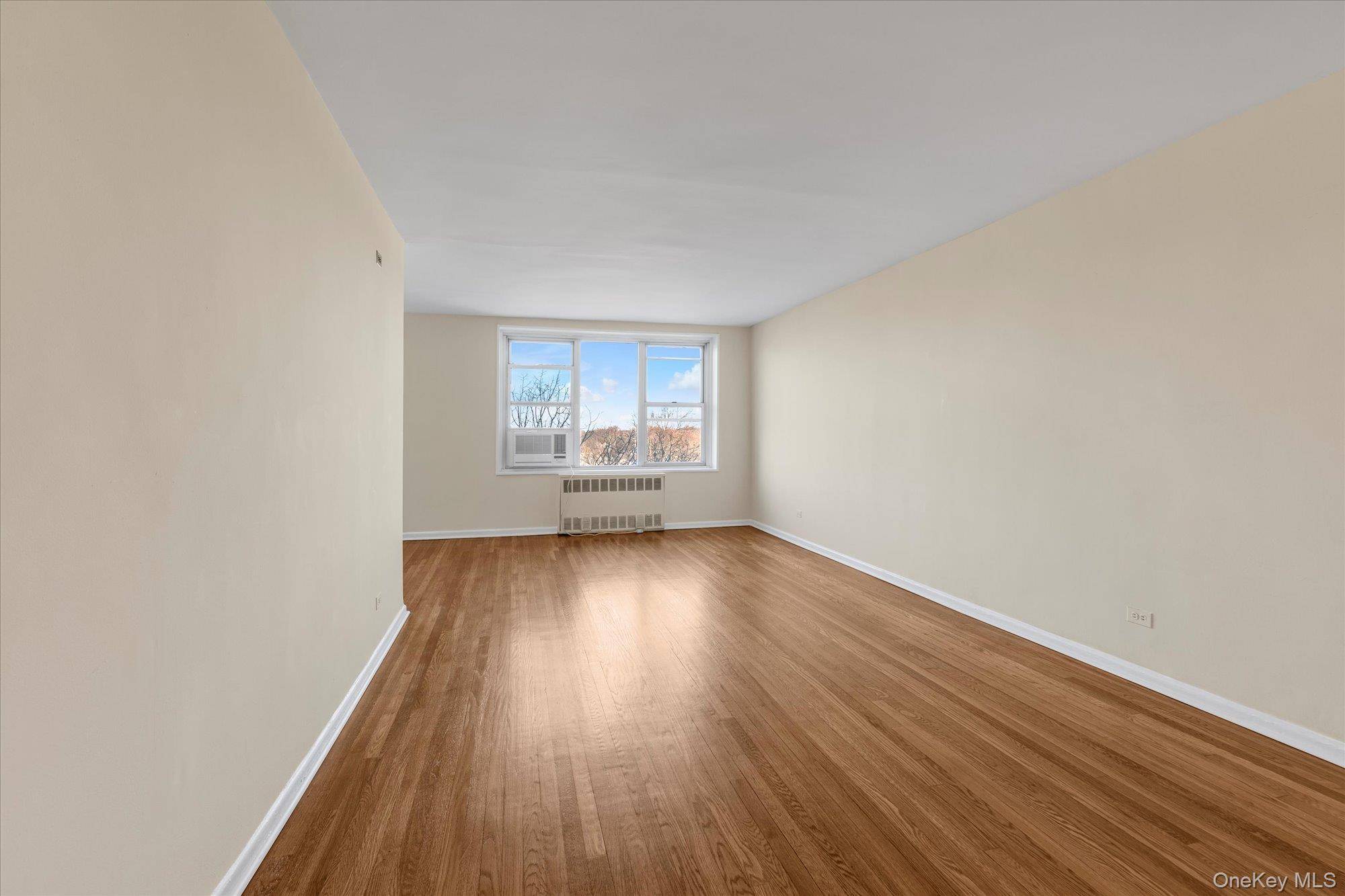 209-80 18 AVE #6D, Bayside, NY 11360