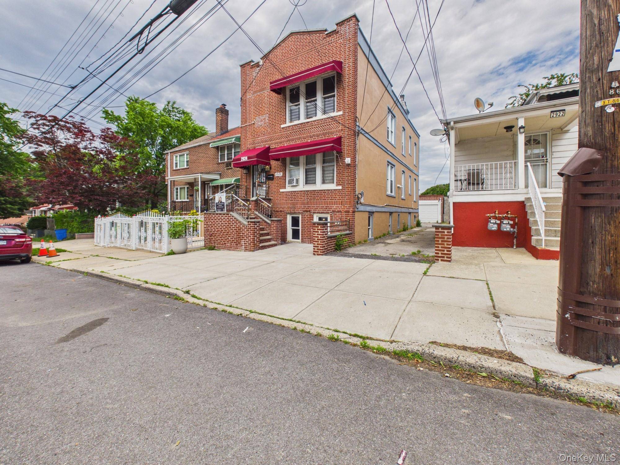 2924 Yates AVE, Bronx, NY 10469