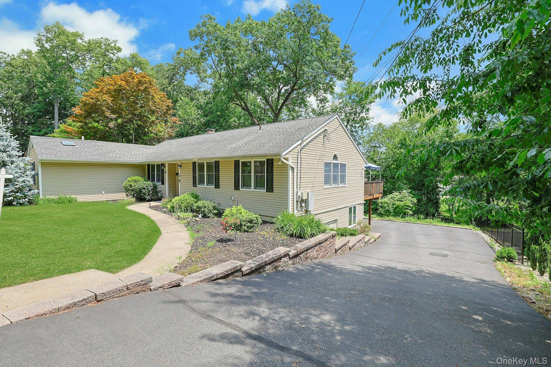 42 Briarwood DR, New City, NY 10956