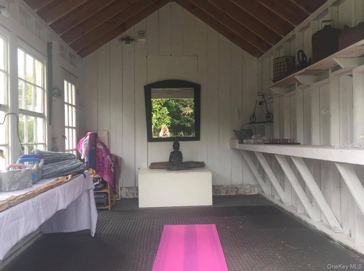 179 G Springville RD, Hampton Bays, NY 11946
