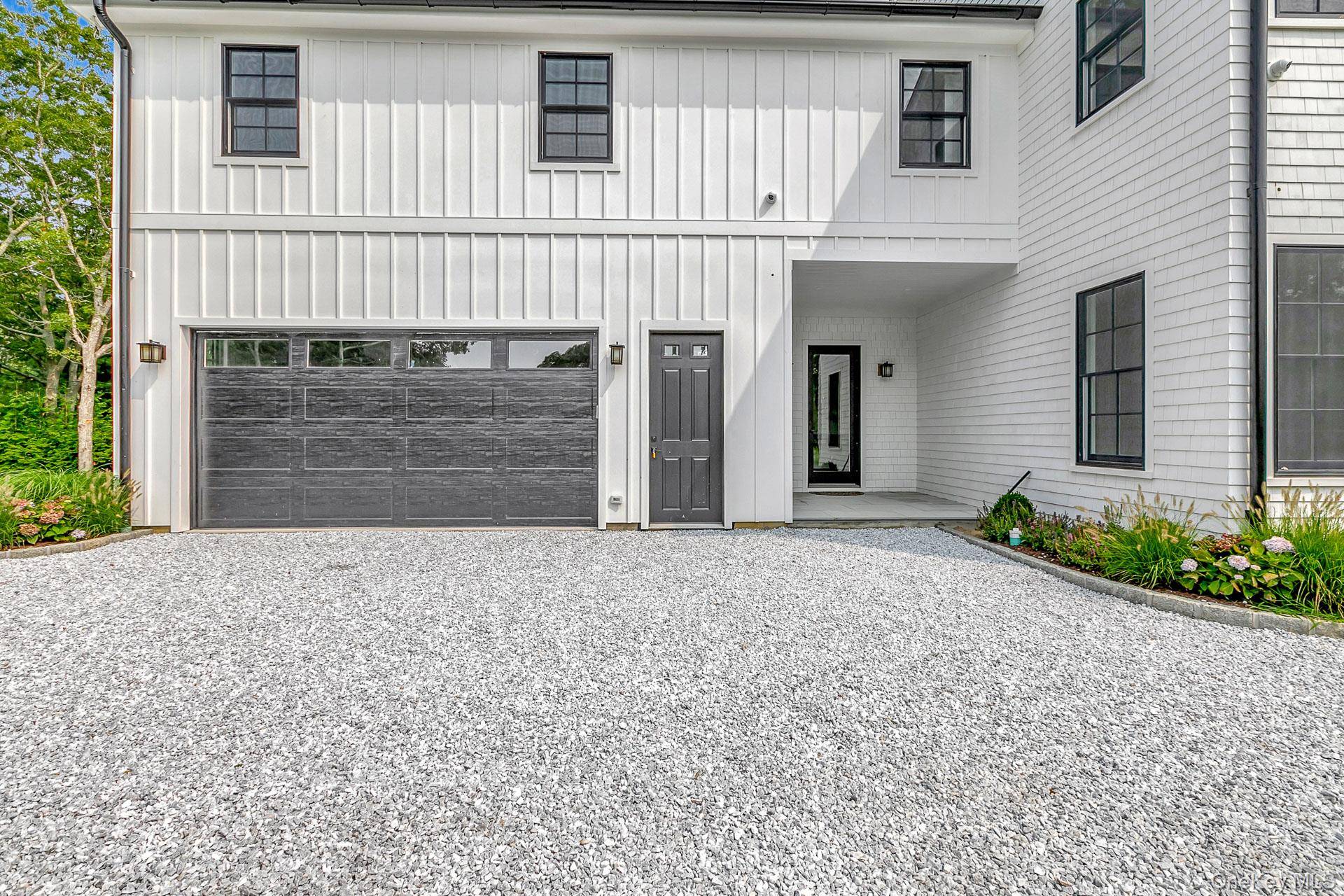 66 Peters LN, Westhampton Beach, NY 11978