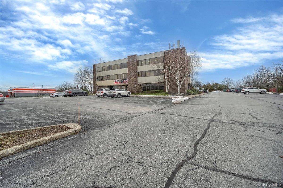 15 Matthews ST #300, Goshen, NY 10924