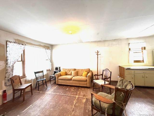 195 W Mohican TRL, Glen Spey, NY 12737