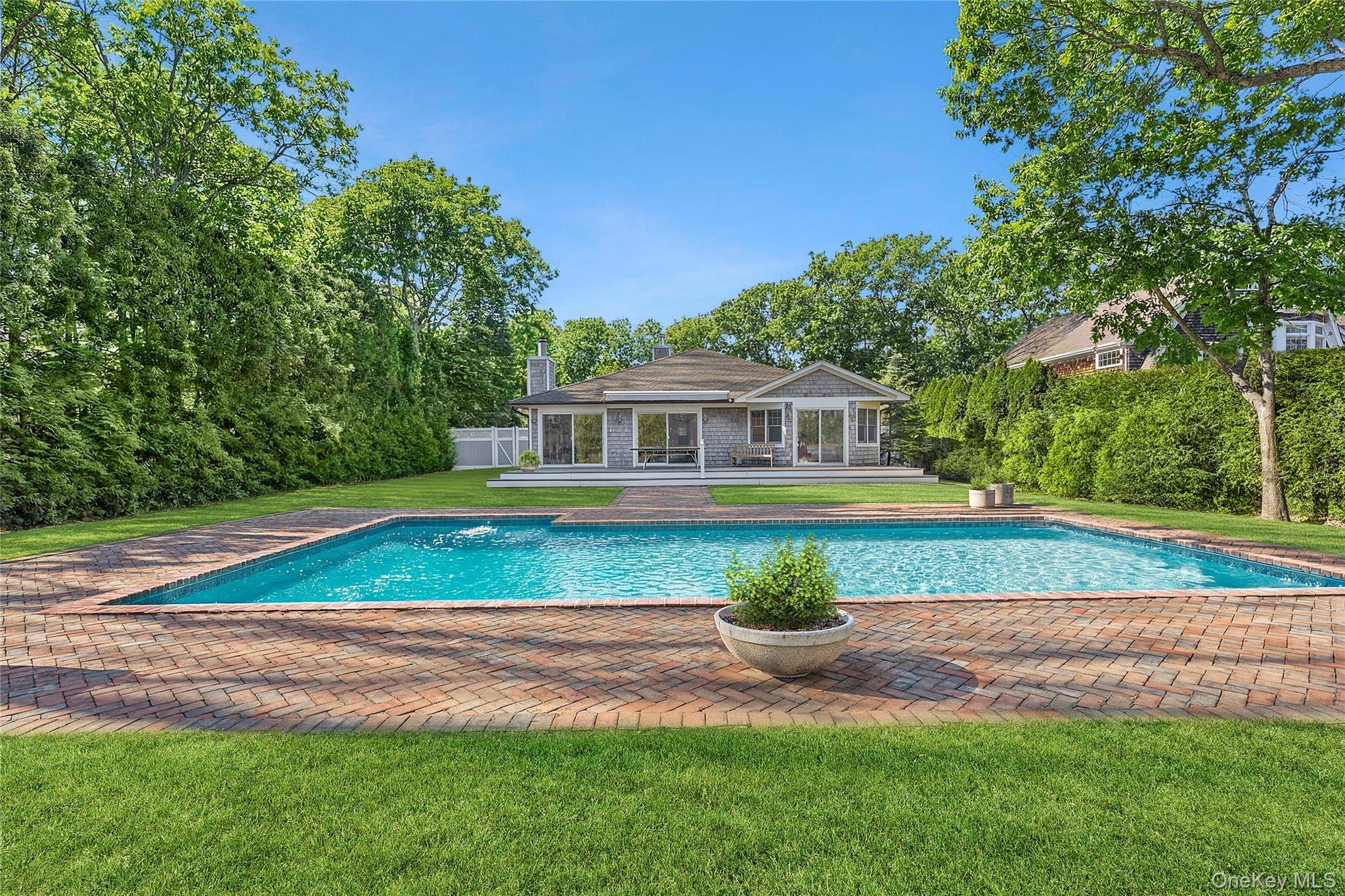 122 Beach RD, Westhampton Beach, NY 11978