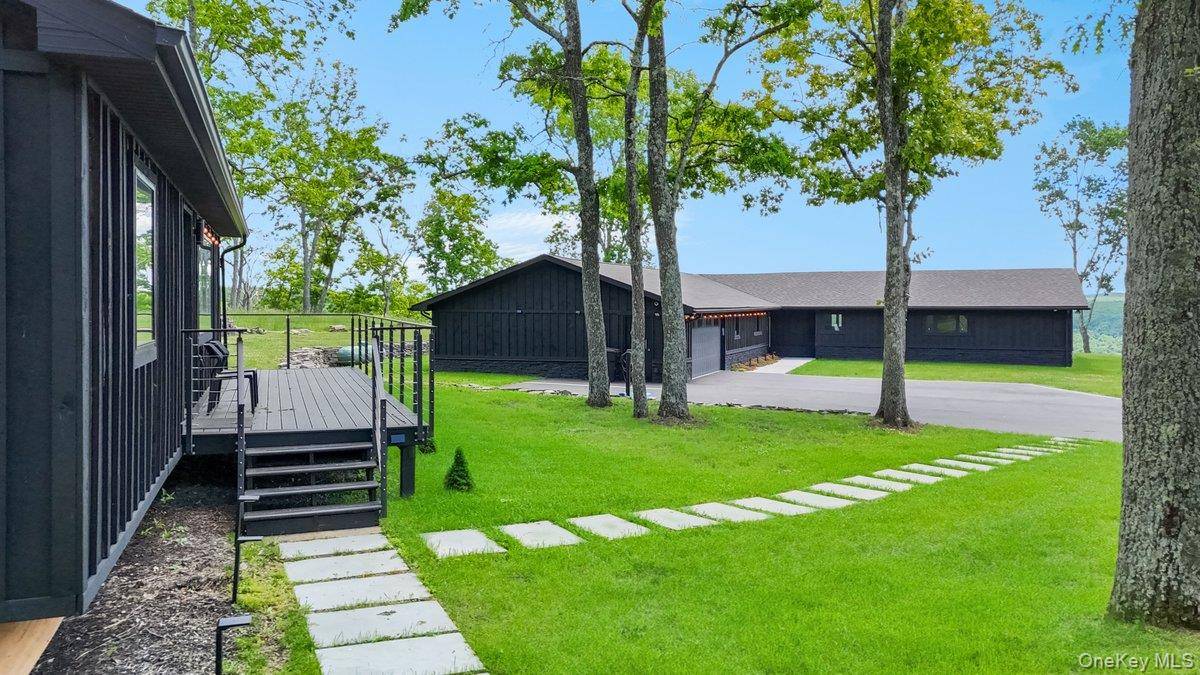 125 Mapes RD, Barryville, NY 12719