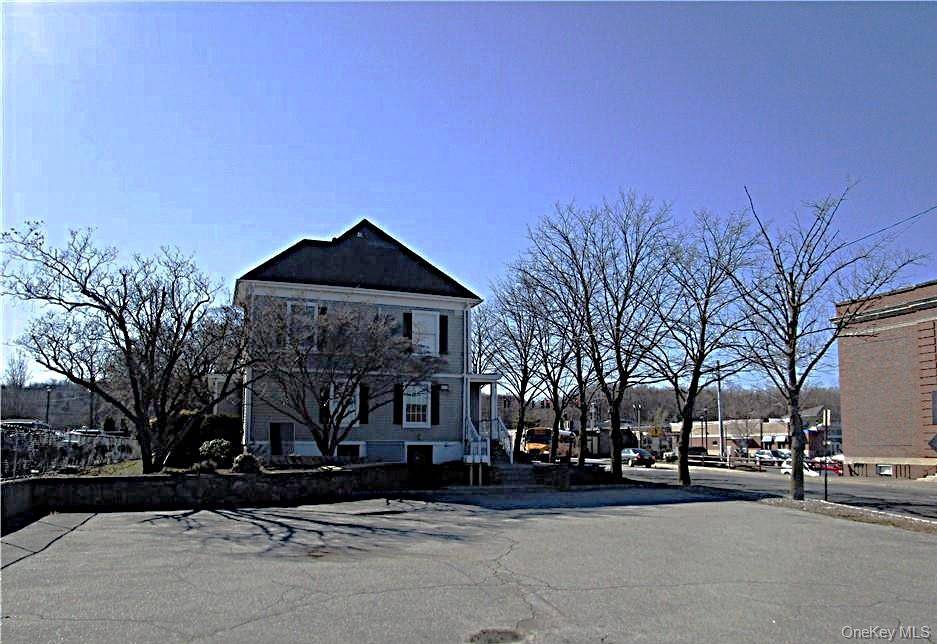 1952 Commerce ST, Yorktown Heights, NY 10598
