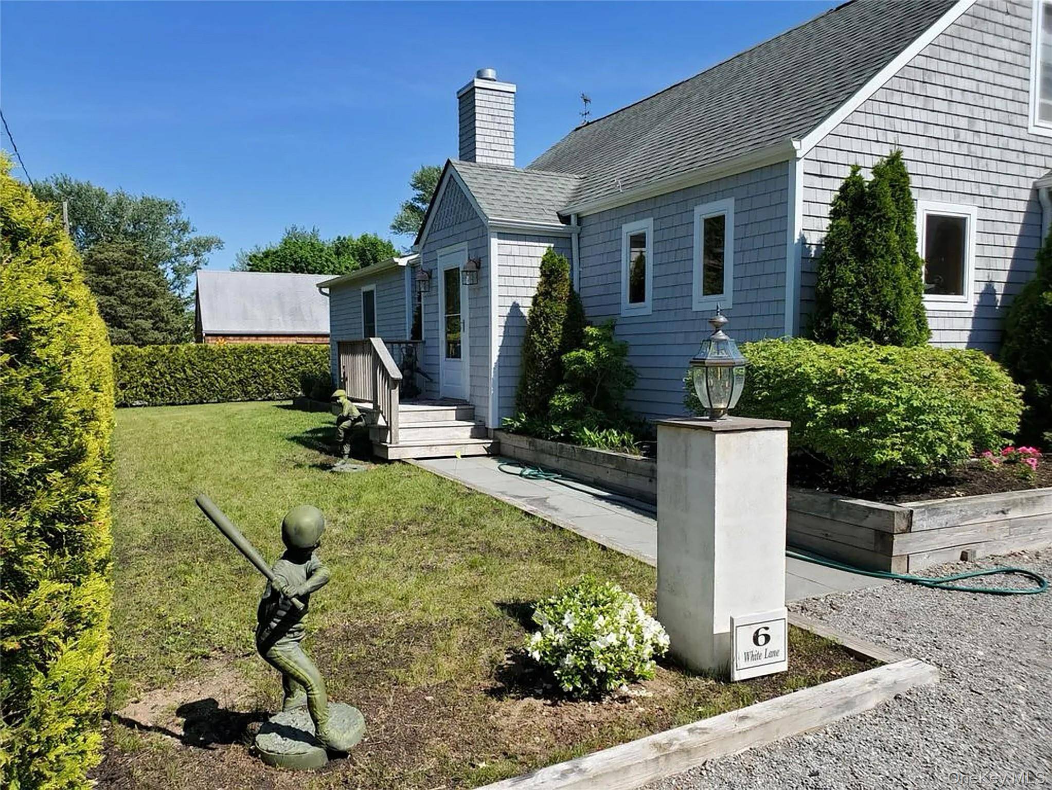 6 White LN, Hampton Bays, NY 11946