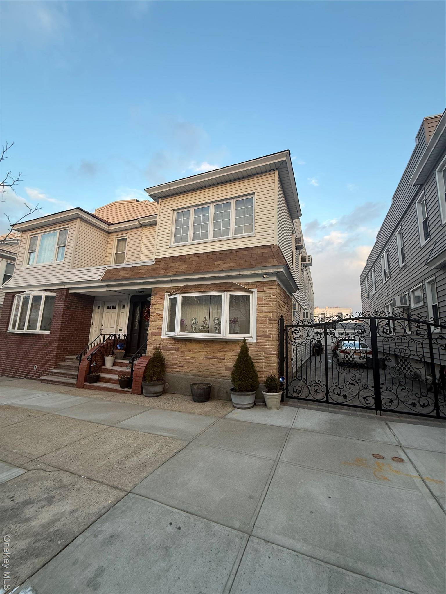 7841 84th ST, Glendale, NY 11385