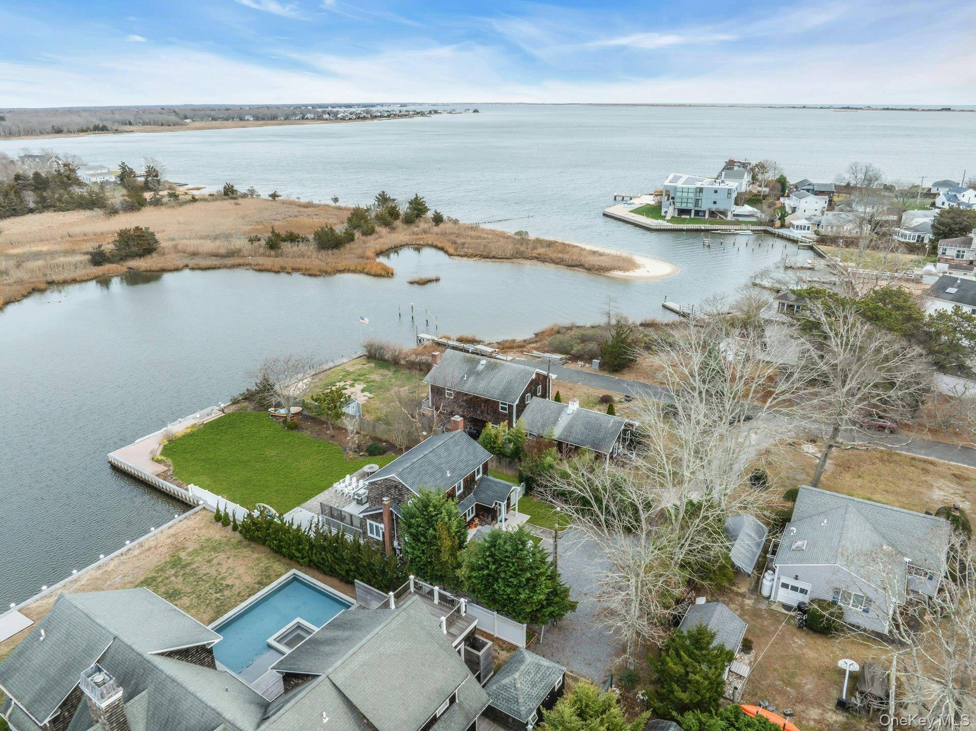 53 W End AVE, East Quogue, NY 11942