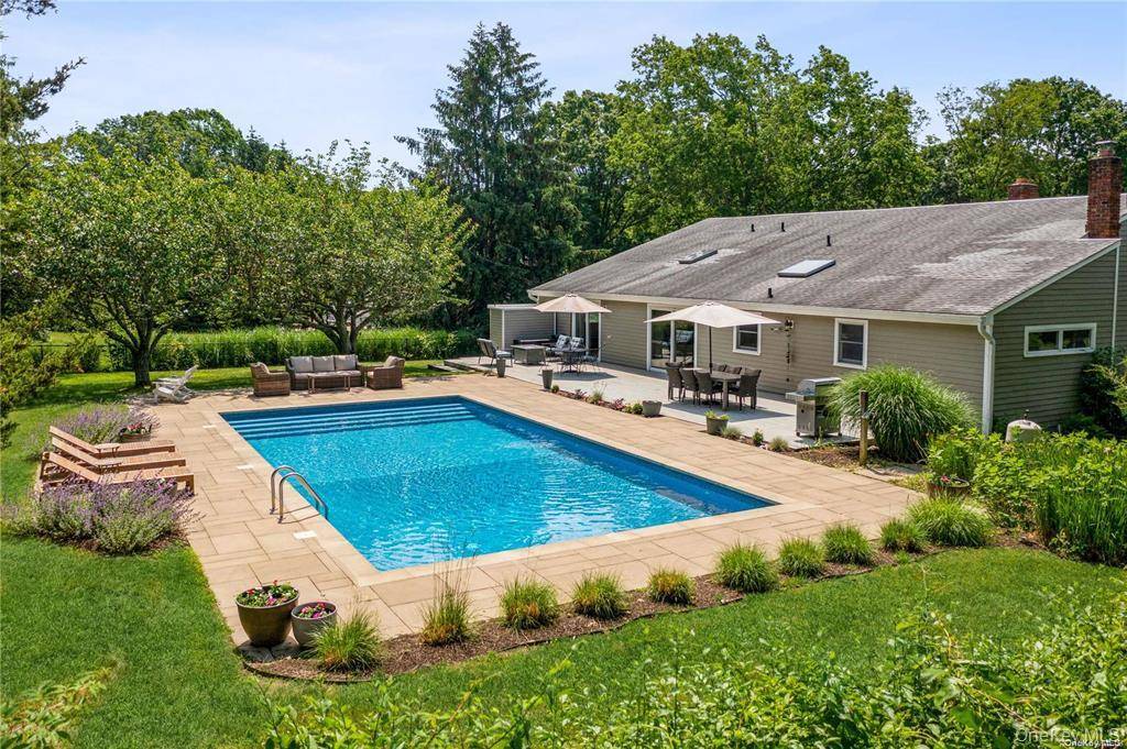 215 Northfield LN, Southold, NY 11971