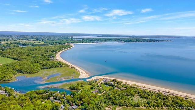 5415 Skunk LN, Cutchogue, NY 11935