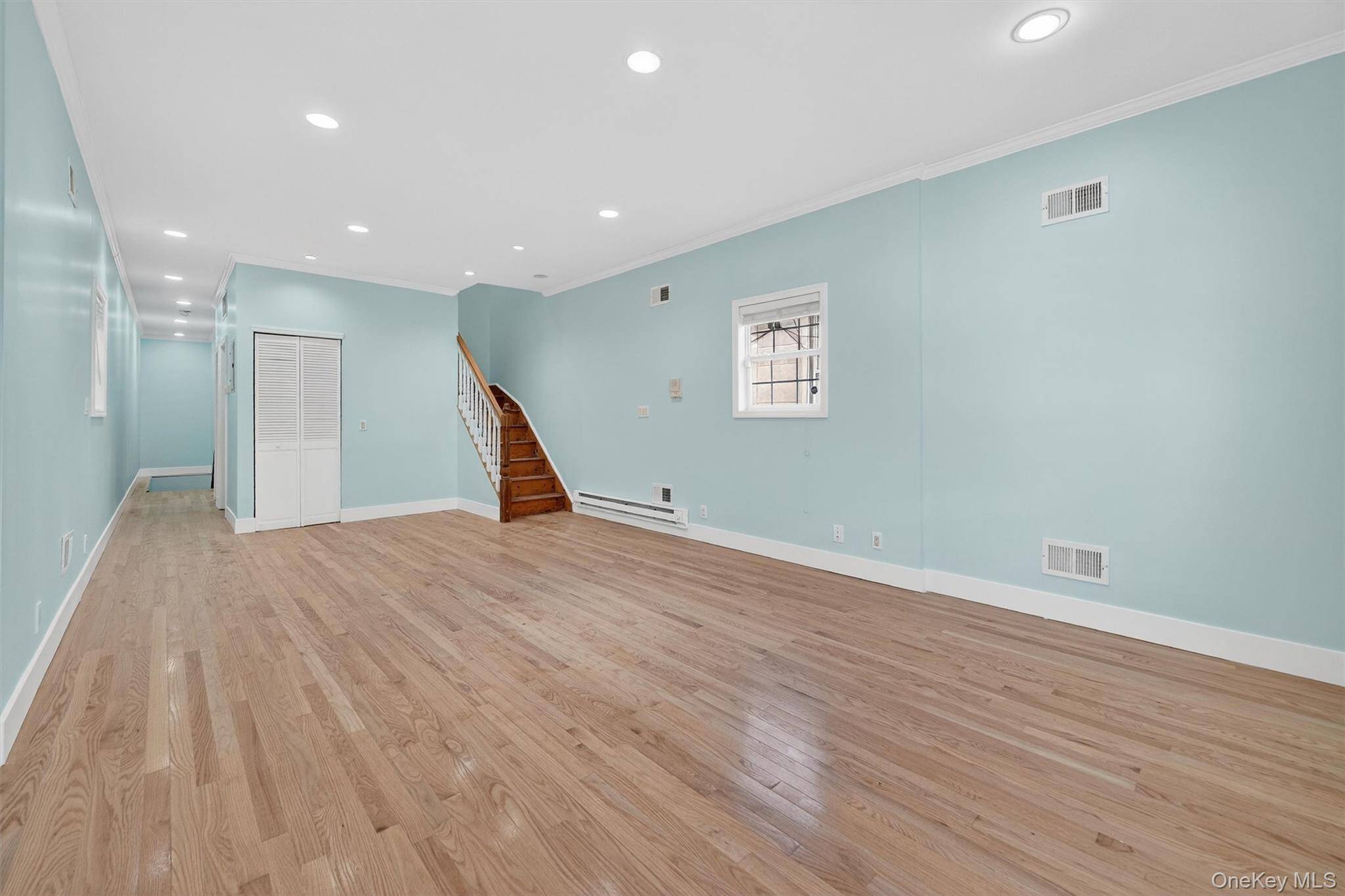 636 Throggs Neck EXPY, Bronx, NY 10465