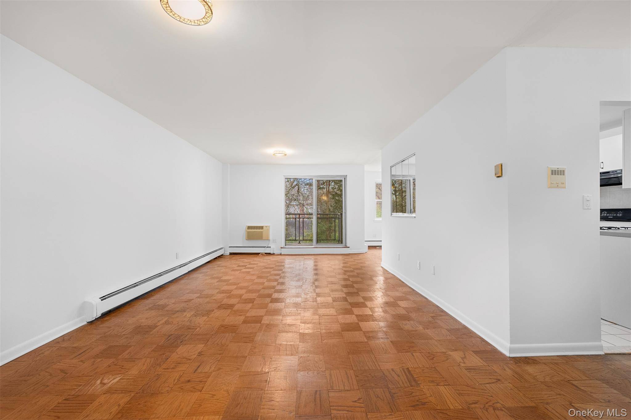 10 Ipswich AVE #4M, Great Neck, NY 11021