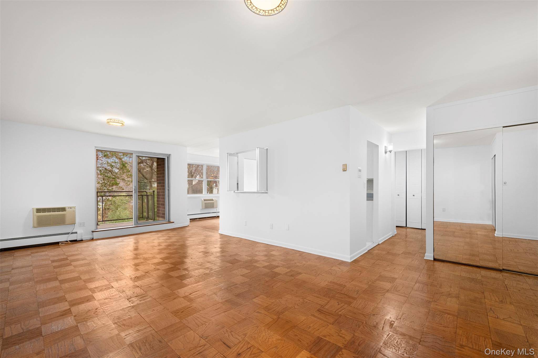 10 Ipswich AVE #4M, Great Neck, NY 11021