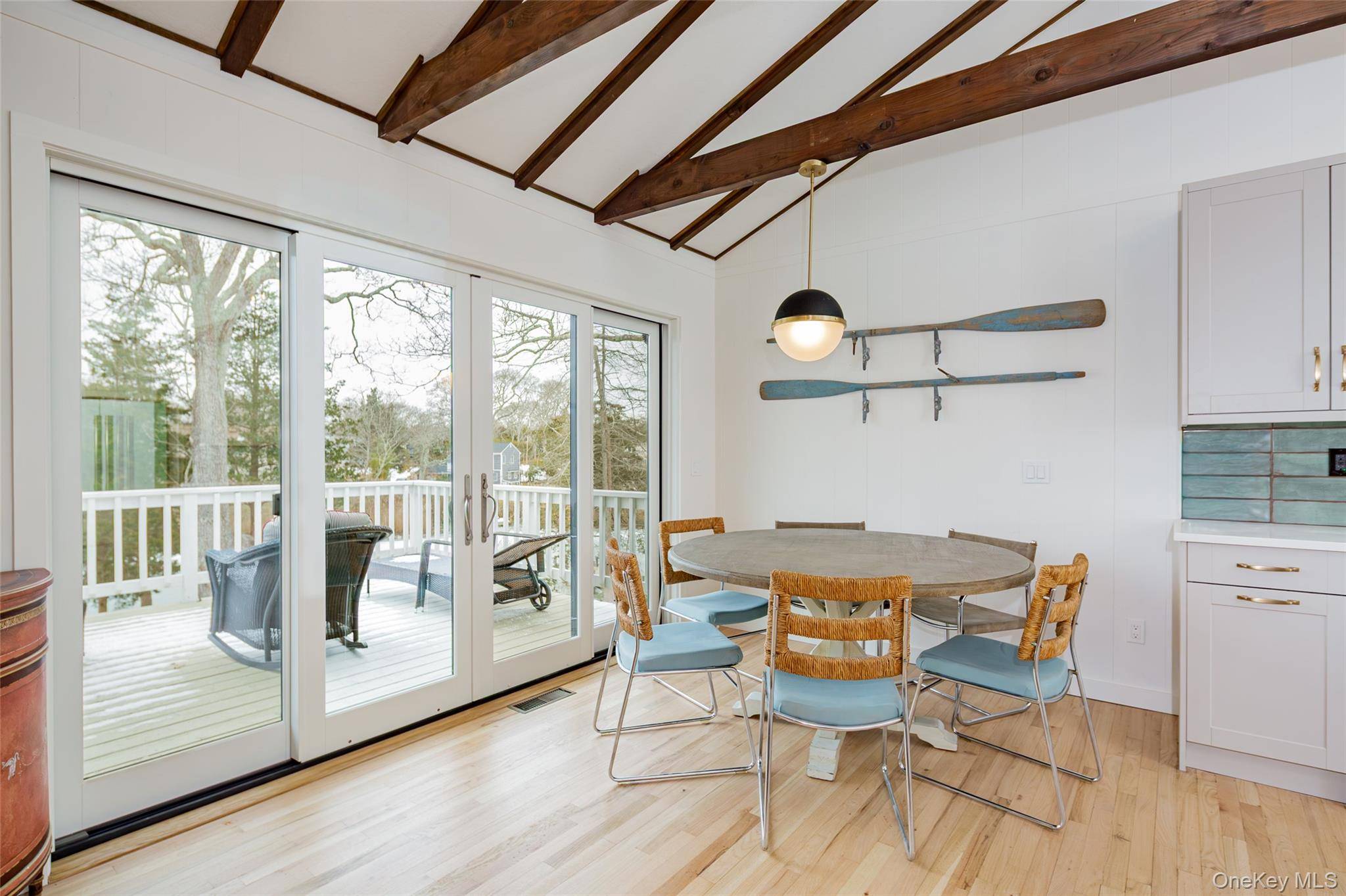 9 Helens LN, Southampton, NY 11968