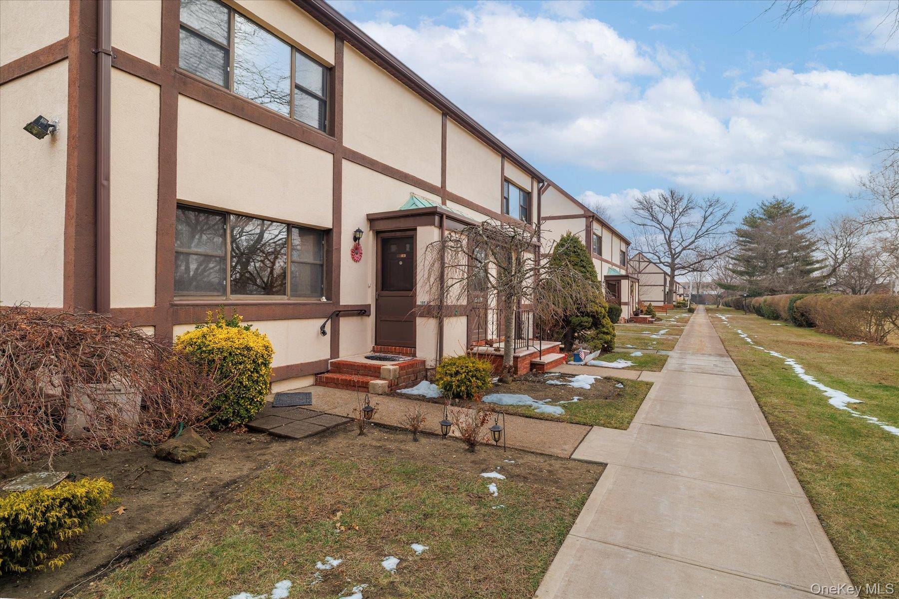 105 15th ST #A1, Garden City, NY 11530