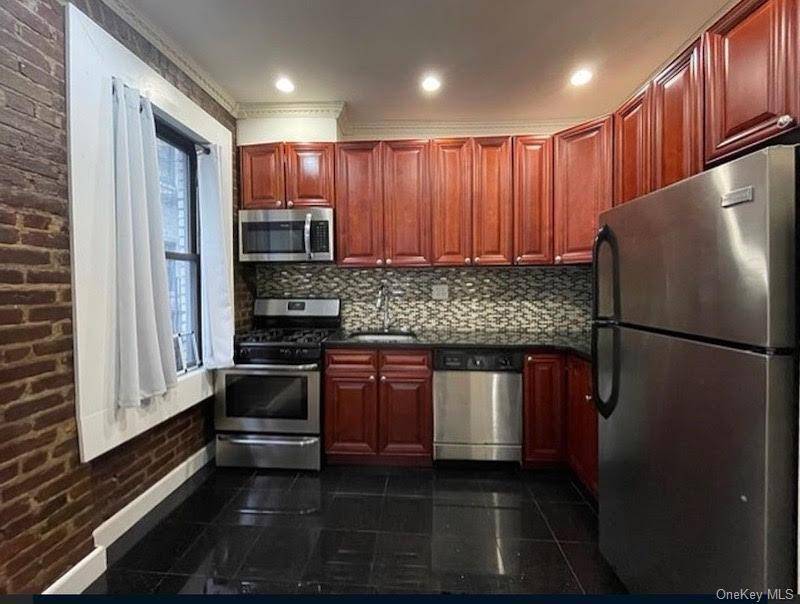 21-06 35th ST #3C, Astoria, NY 11105