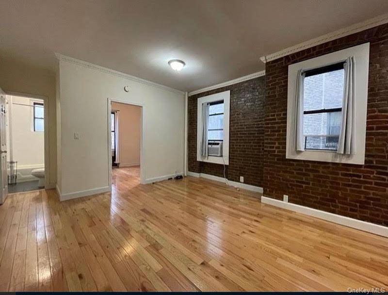 21-06 35th ST #3C, Astoria, NY 11105
