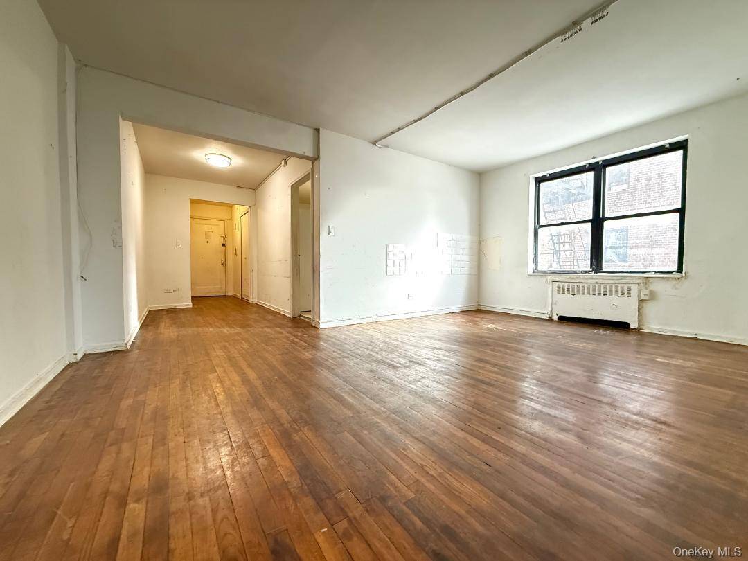 44-10 Macnish #1G, Elmhurst, NY 11373