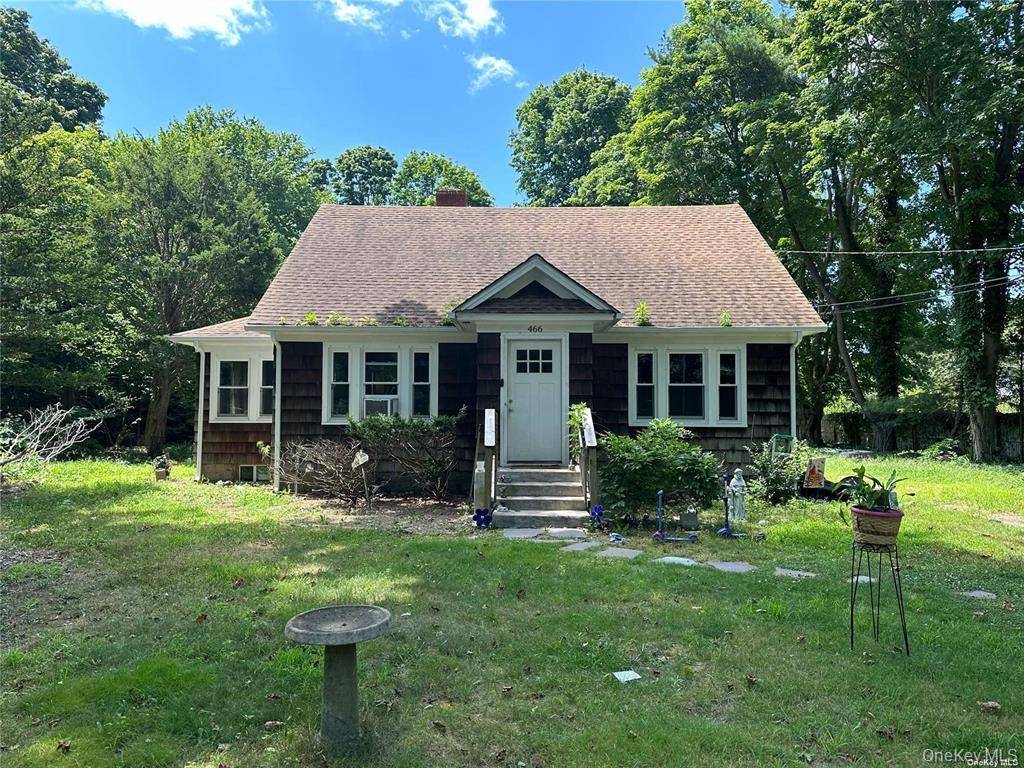 466 Munsell RD, East Patchogue, NY 11772