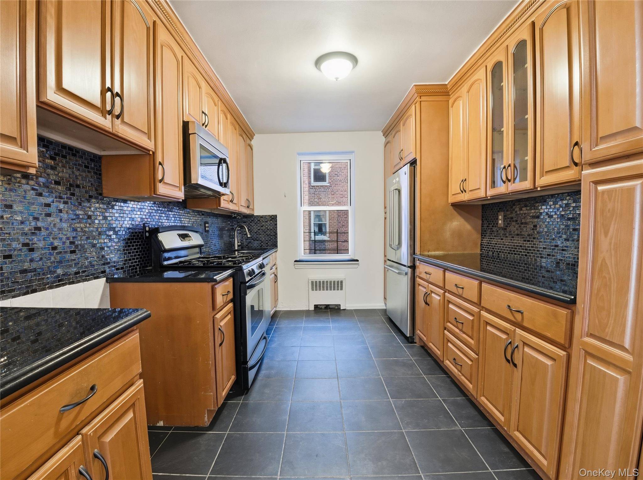 2090 Barnes AVE #3G, Bronx, NY 10462