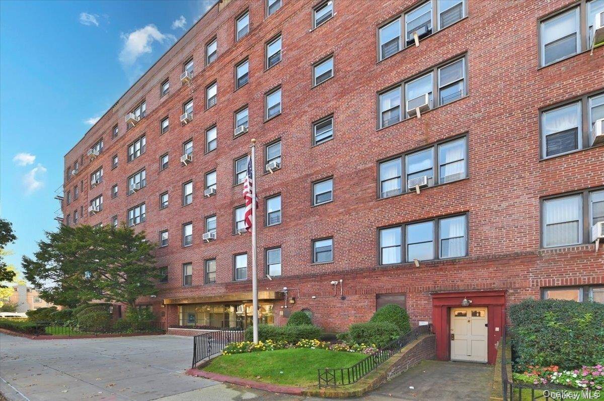 143-50 Hoover AVE #219, Briarwood, NY 11435