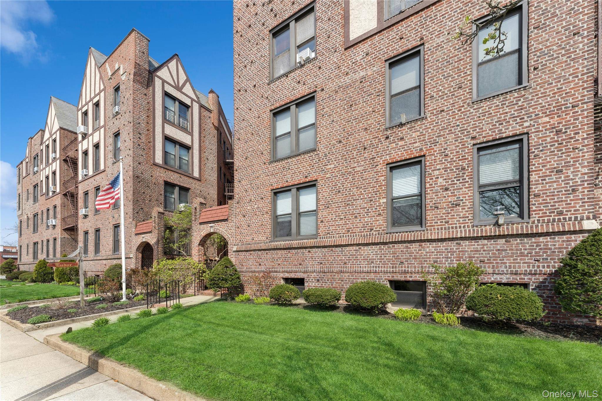12 Hempstead AVE #3N, Rockville Centre, NY 11570