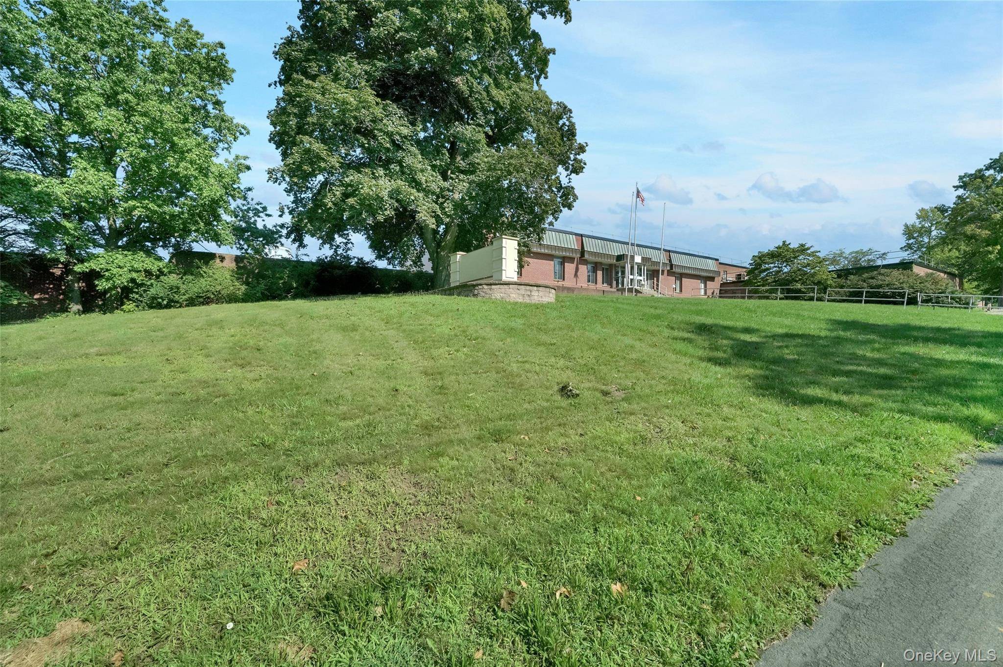 25 Oakland AVE, Chester, NY 10918