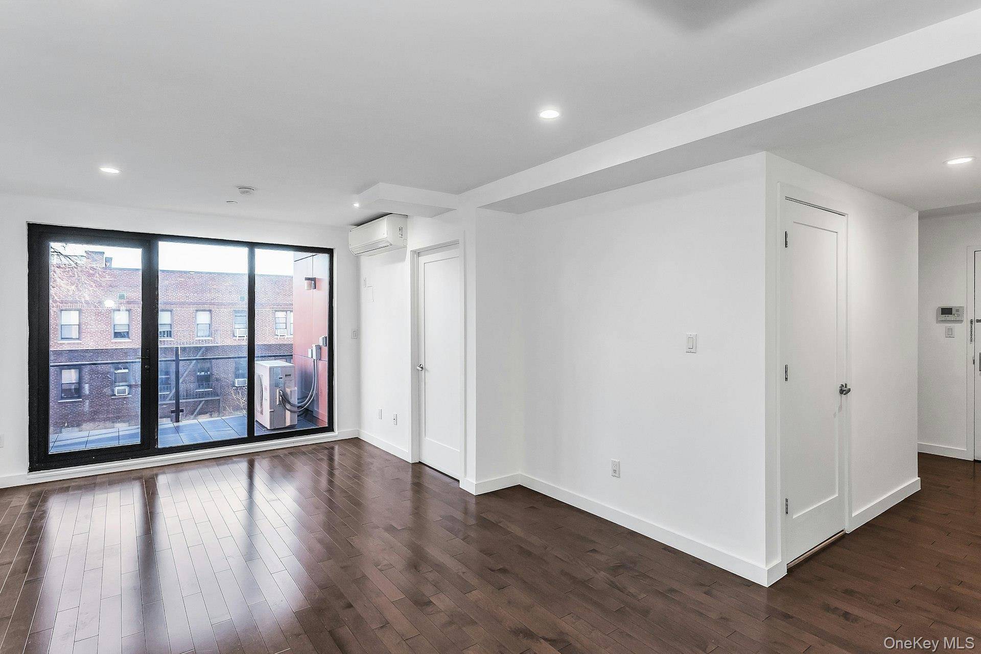 43-12 214th PL #4D, Bayside, NY 11361