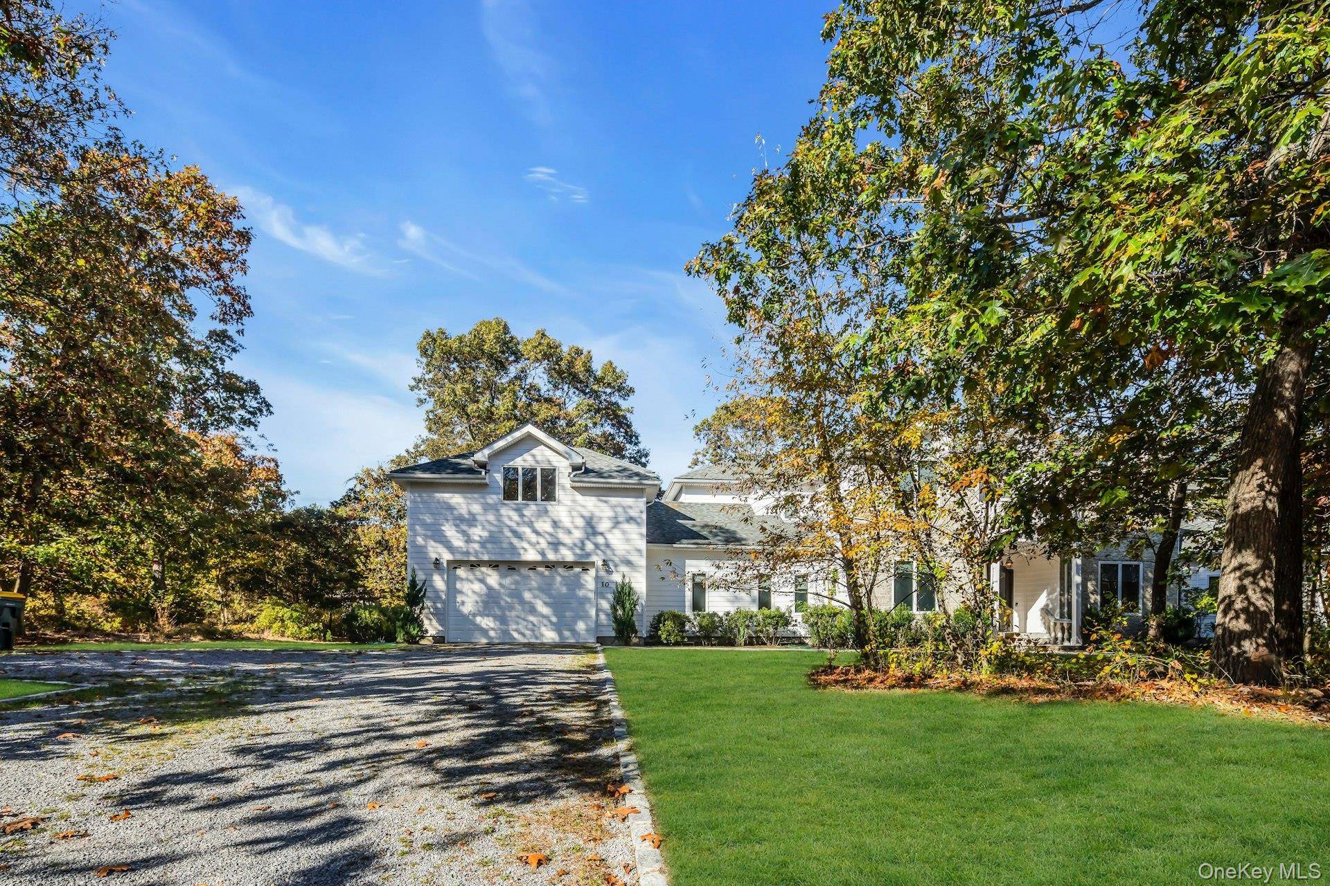 10 Bay Woods DR, Hampton Bays, NY 11946