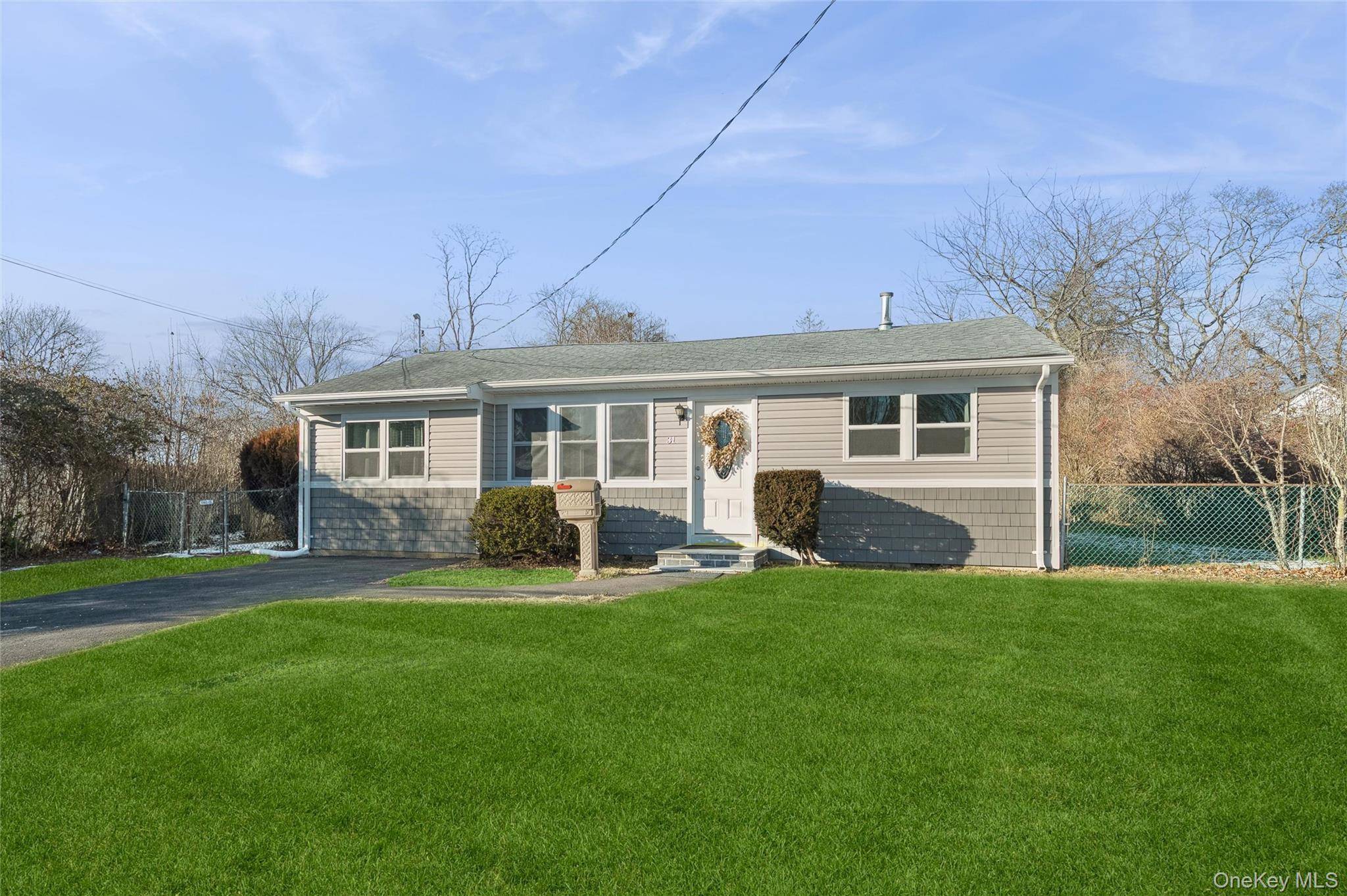 31 21st AVE, Bay Shore, NY 11706