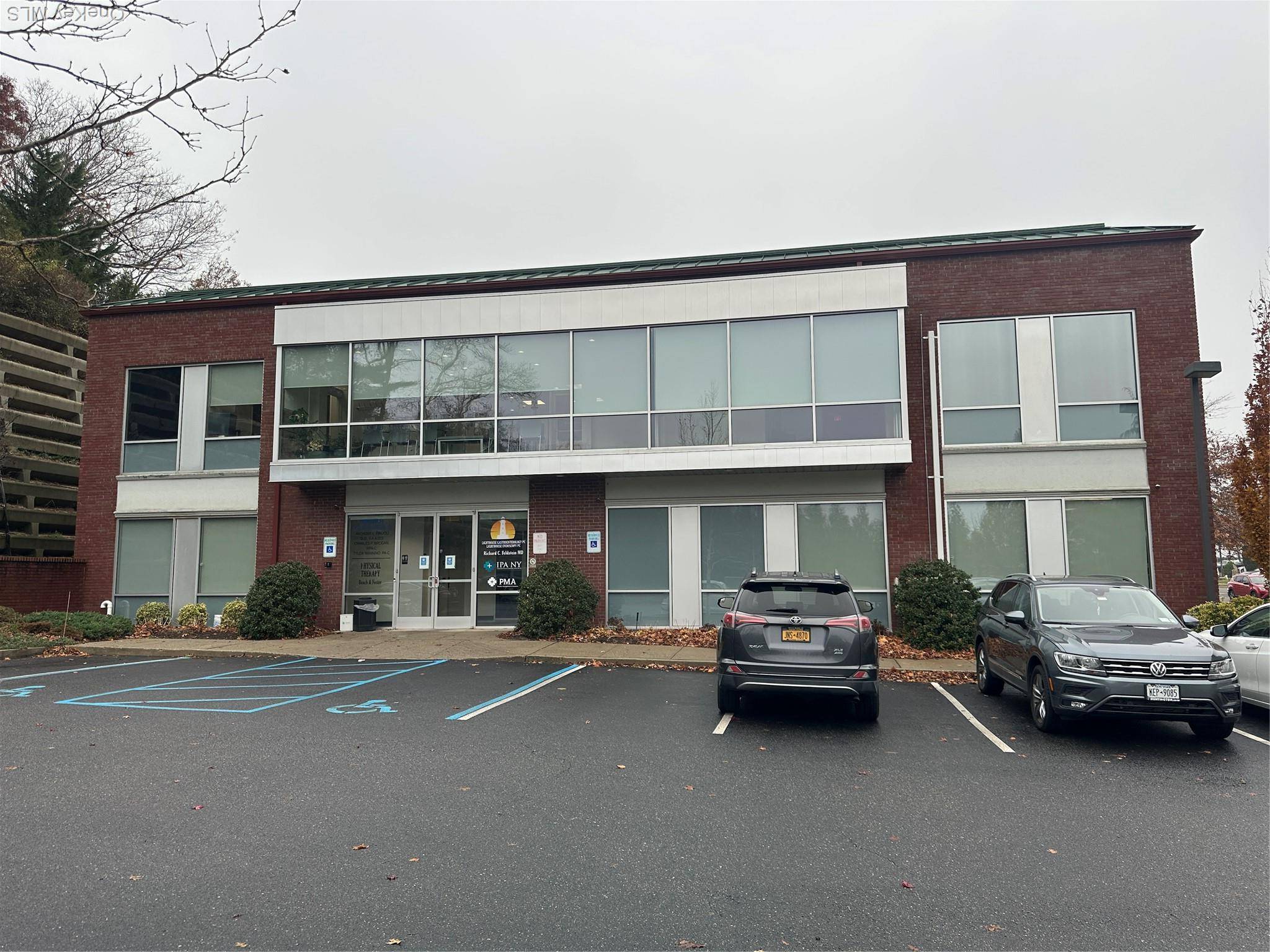 1092 W Jericho TPKE #2N, Smithtown, NY 11725