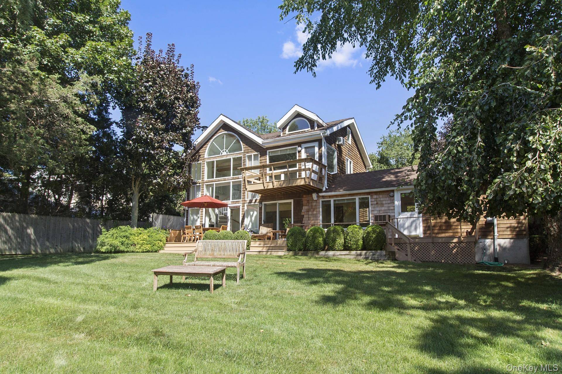 42 Towd Point RD, Southampton, NY 11968