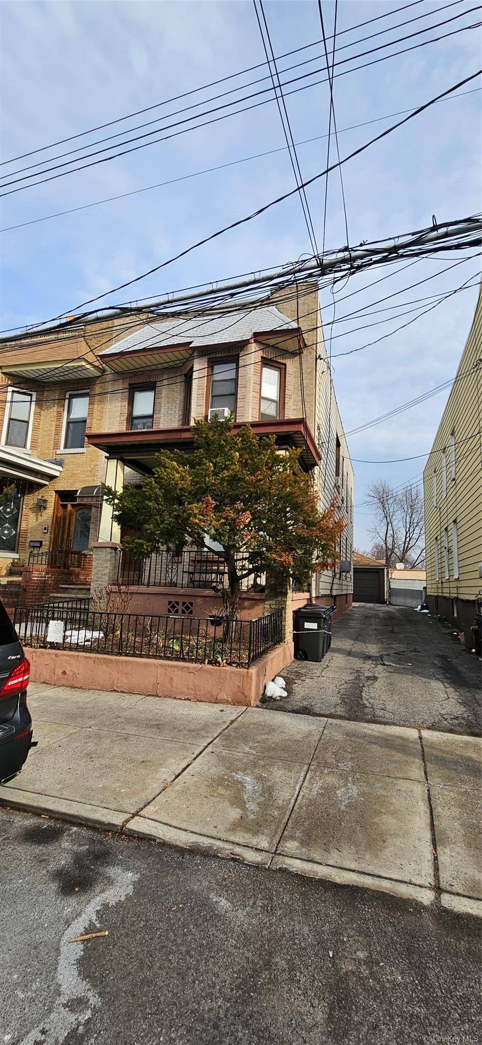 68-09 79 ST, Middle Village, NY 11379