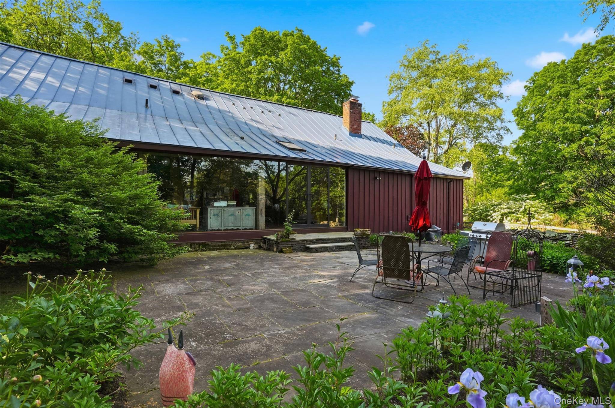 101 Drake RD, Pleasant Valley, NY 12569