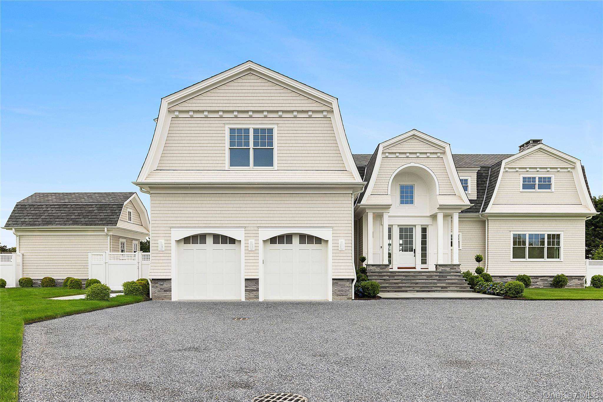 44 Club LN, Remsenburg, NY 11960