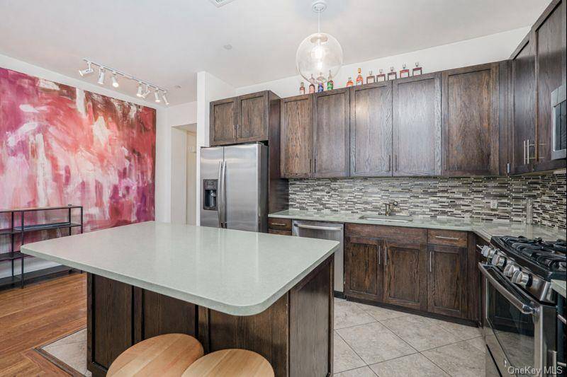 90 Bay Street Landing #8D, Staten Island, NY 10301