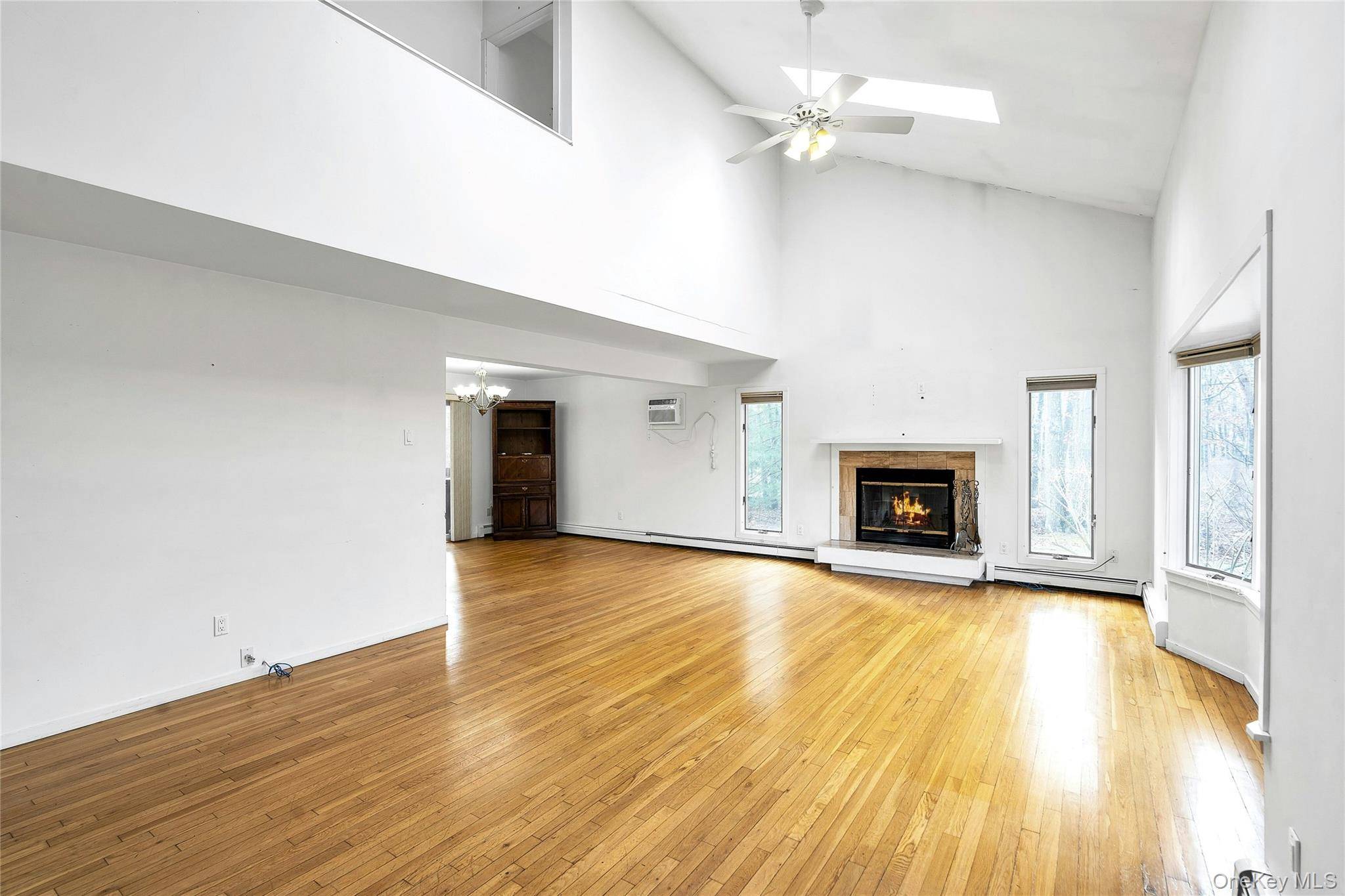23 Bellows TER, Hampton Bays, NY 11946
