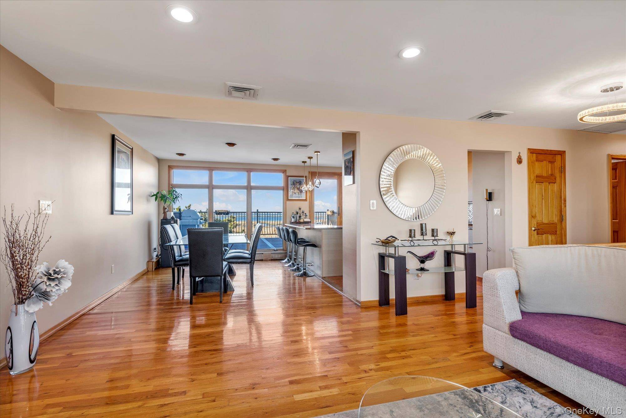 909 Gerry AVE, Lido Beach, NY 11561