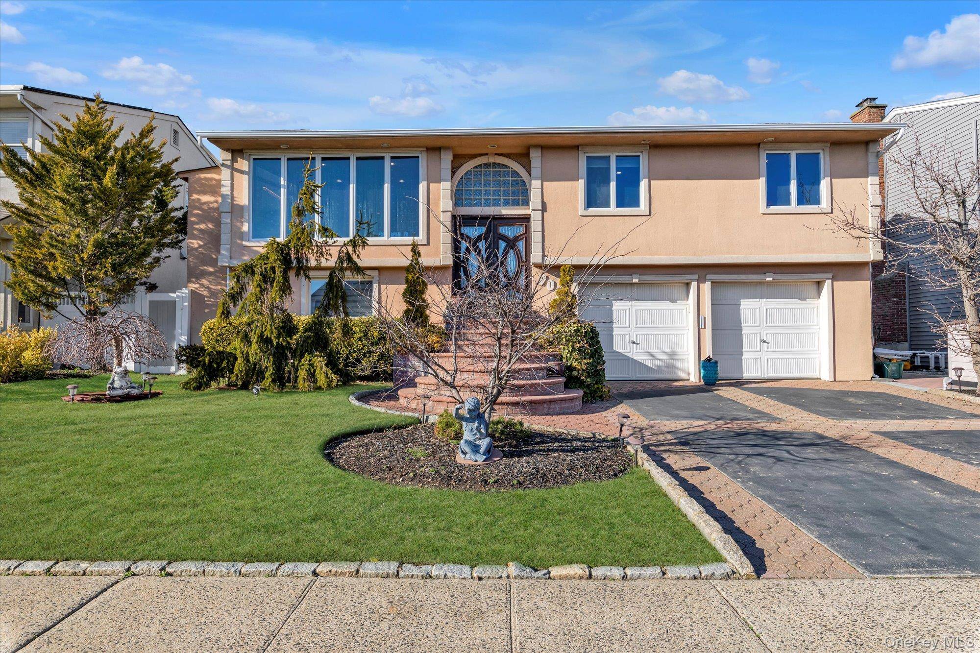 909 Gerry AVE, Lido Beach, NY 11561