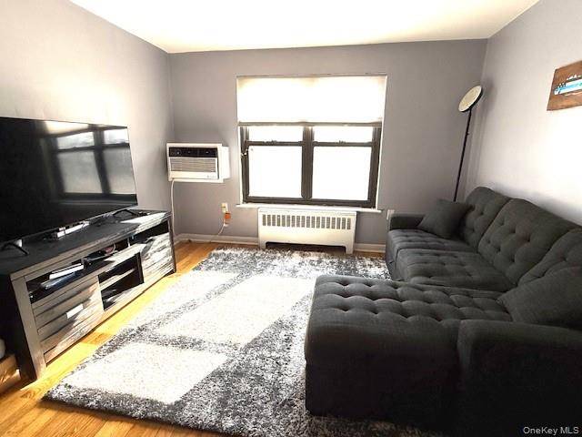 1 terrace CIR #3H, Great Neck, NY 11021